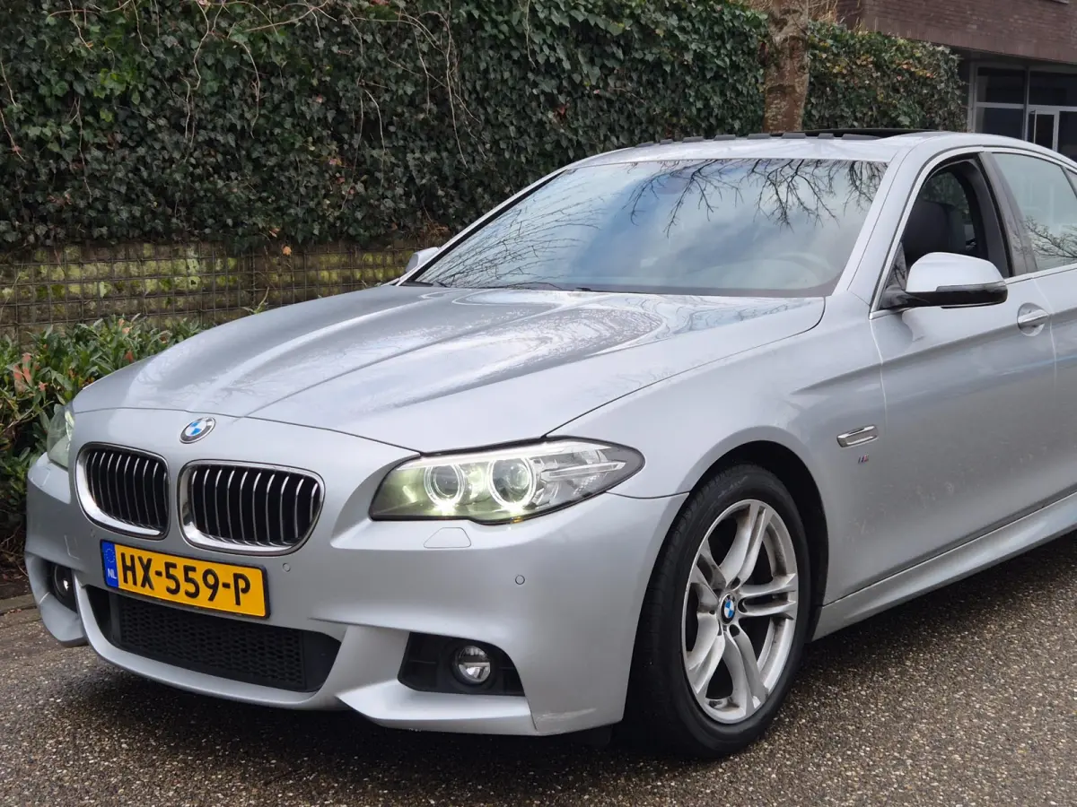 520i High Executive 12 maanden GARANTIE M Sport Schuifdak Apple CarPlay 2e eigenaar dig. Dash NAP NL