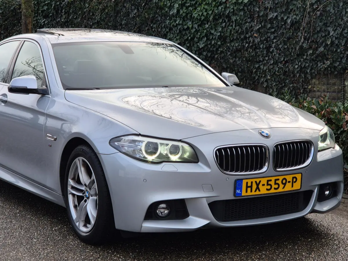 520i High Executive 12 maanden GARANTIE M Sport Schuifdak Apple CarPlay 2e eigenaar dig. Dash NAP NL