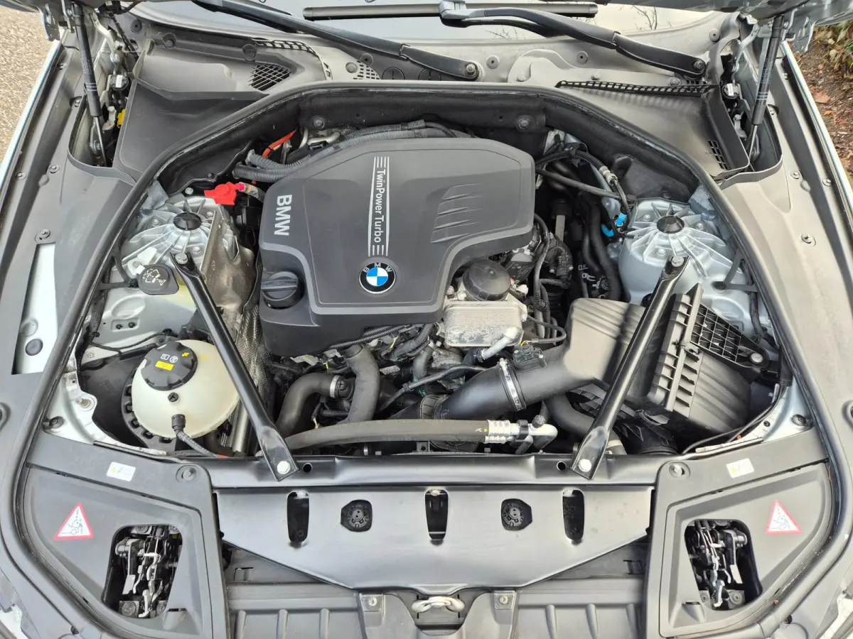 520i High Executive 12 maanden GARANTIE M Sport Schuifdak Apple CarPlay 2e eigenaar dig. Dash NAP NL