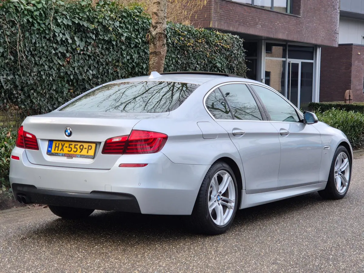 520i High Executive 12 maanden GARANTIE M Sport Schuifdak Apple CarPlay 2e eigenaar dig. Dash NAP NL