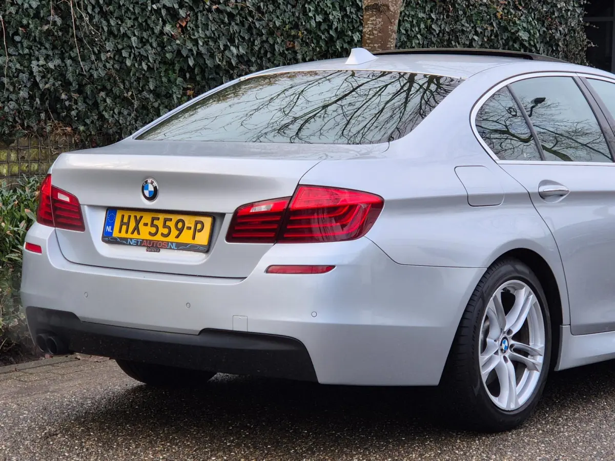 520i High Executive 12 maanden GARANTIE M Sport Schuifdak Apple CarPlay 2e eigenaar dig. Dash NAP NL