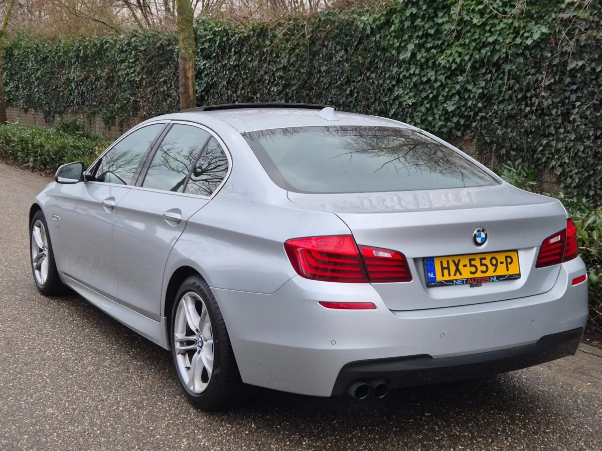 520i High Executive 12 maanden GARANTIE M Sport Schuifdak Apple CarPlay 2e eigenaar dig. Dash NAP NL