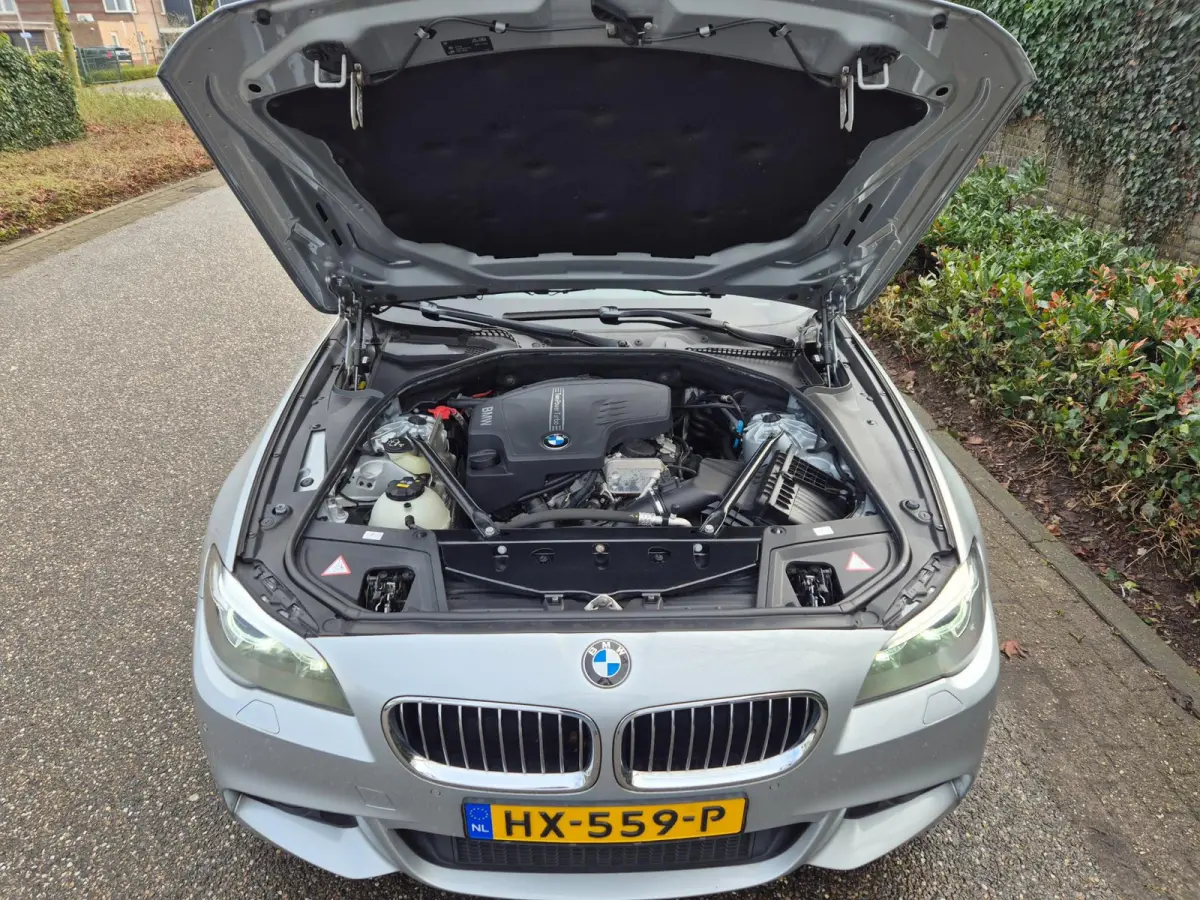 520i High Executive 12 maanden GARANTIE M Sport Schuifdak Apple CarPlay 2e eigenaar dig. Dash NAP NL