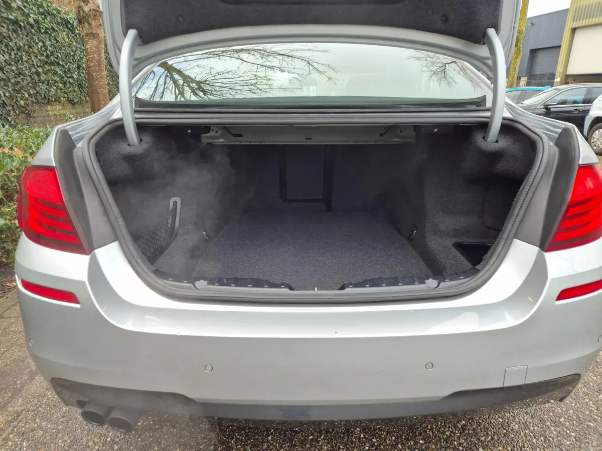 520i High Executive 12 maanden GARANTIE M Sport Schuifdak Apple CarPlay 2e eigenaar dig. Dash NAP NL