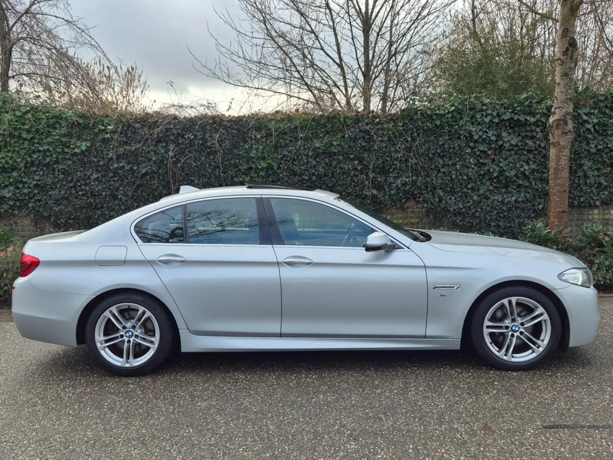 520i High Executive 12 maanden GARANTIE M Sport Schuifdak Apple CarPlay 2e eigenaar dig. Dash NAP NL