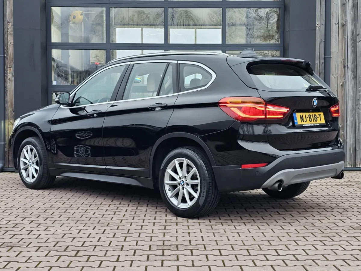 sDrive20i Centennial High Executive | Automaat | Navi | Stoelverwarming | HUD | Parkeersensoren | Leder |