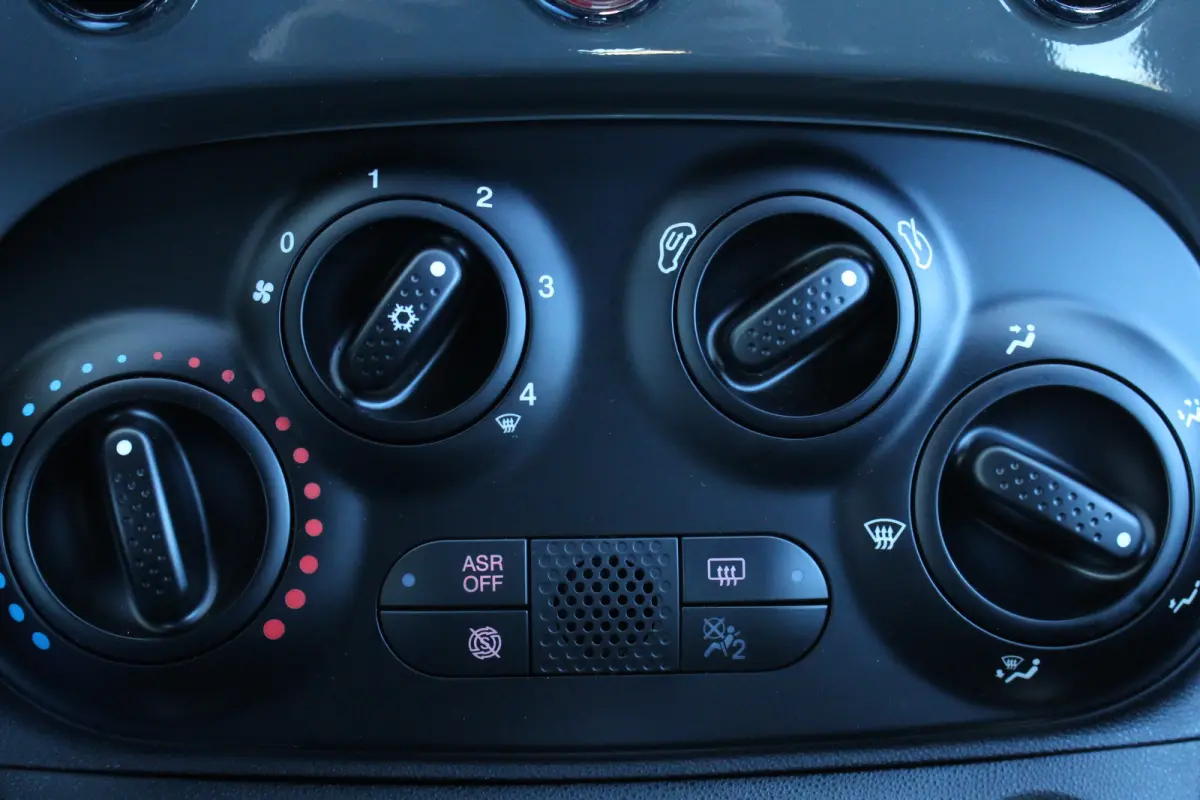 1.0 Cabrio Hybrid Cult | Airco | DAB | Elec. Pakket | Lage KM stand! | Cabriolet | Airco | DAB | Elec. Pakket | Lage KM stand! |