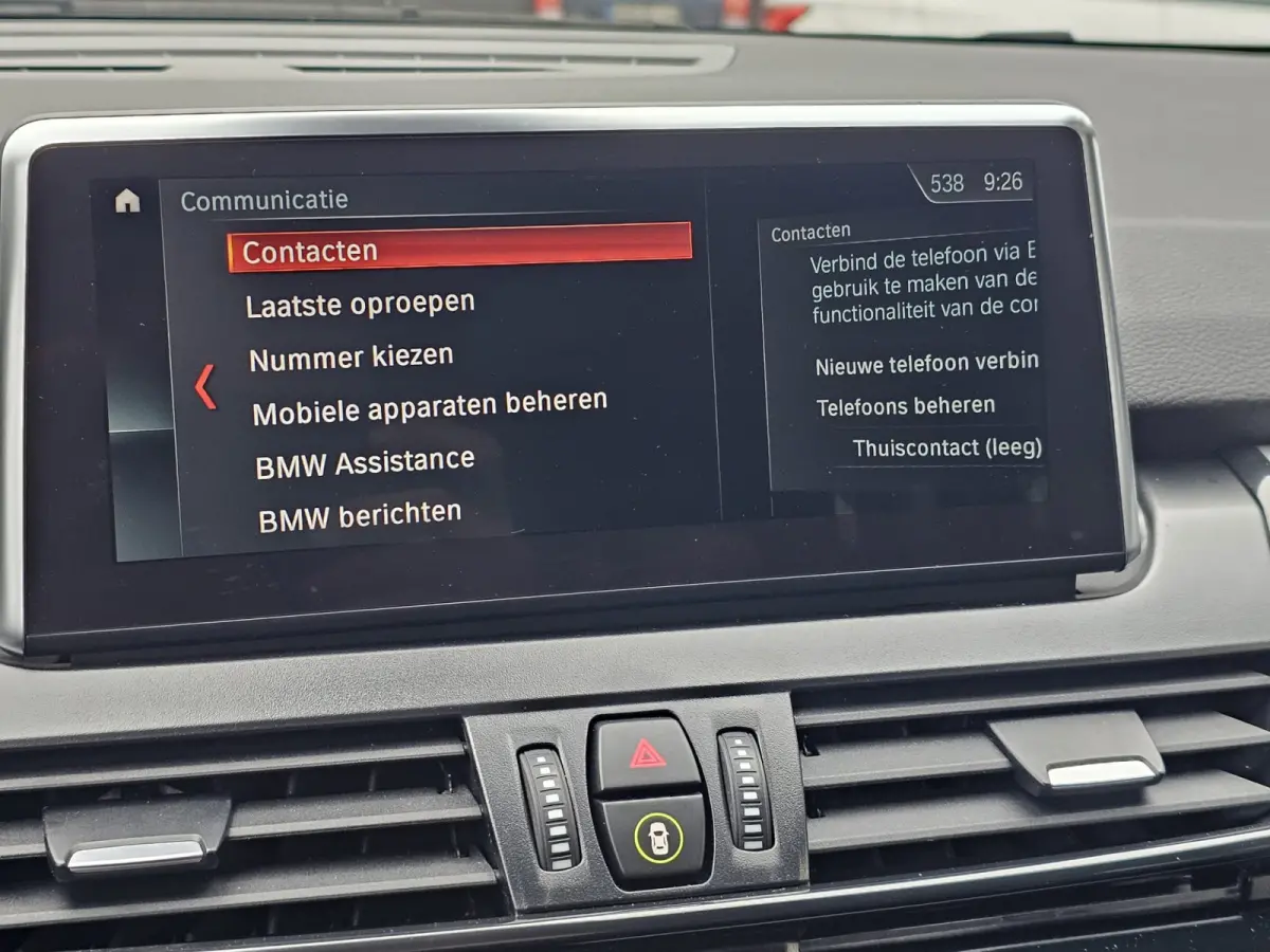 218i Business Edition | Automaat | LED | Trekhaak | Stoelverwarming | PDC | Elek. achterklep | HUD | Navi |