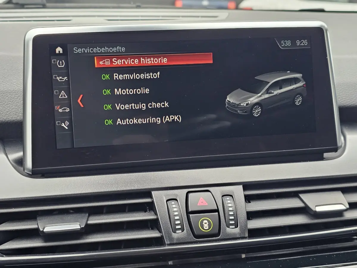 218i Business Edition | Automaat | LED | Trekhaak | Stoelverwarming | PDC | Elek. achterklep | HUD | Navi |