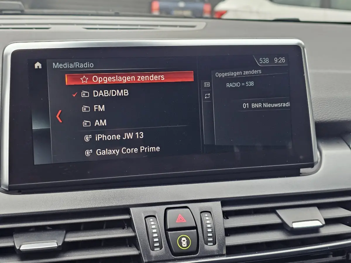 218i Business Edition | Automaat | LED | Trekhaak | Stoelverwarming | PDC | Elek. achterklep | HUD | Navi |