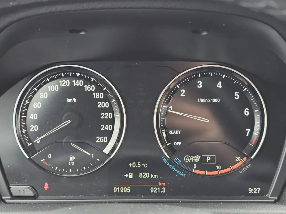 218i Business Edition | Automaat | LED | Trekhaak | Stoelverwarming | PDC | Elek. achterklep | HUD | Navi |