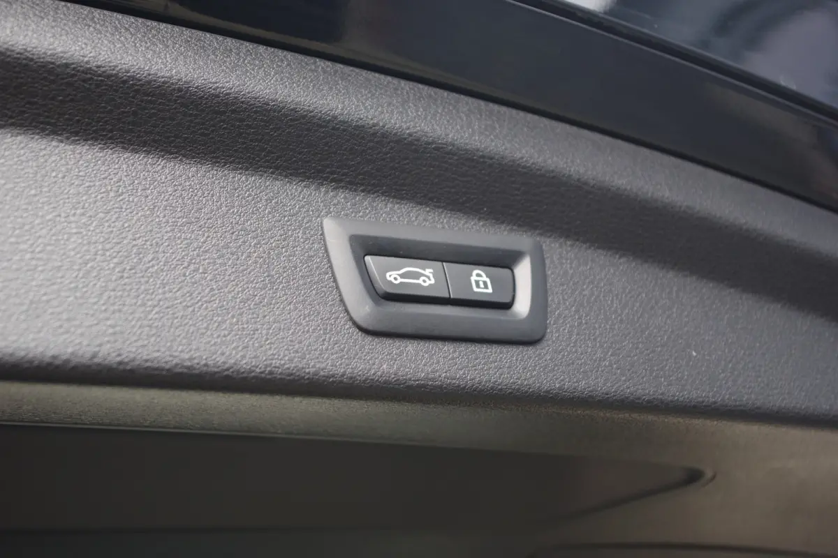 xDrive25e 220 PK High Executive M-Sport PHEV, Panoramadak, LED, Camera