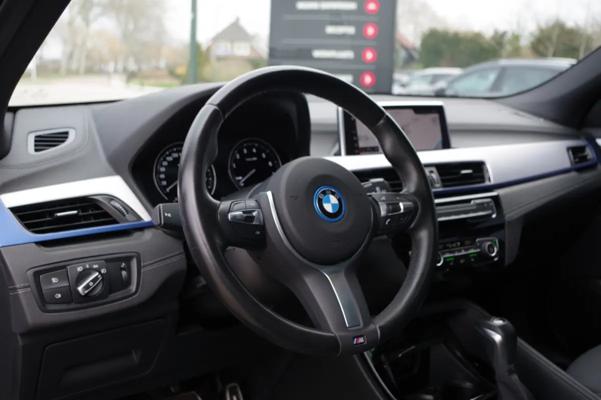 xDrive25e 220 PK High Executive M-Sport PHEV, Panoramadak, LED, Camera