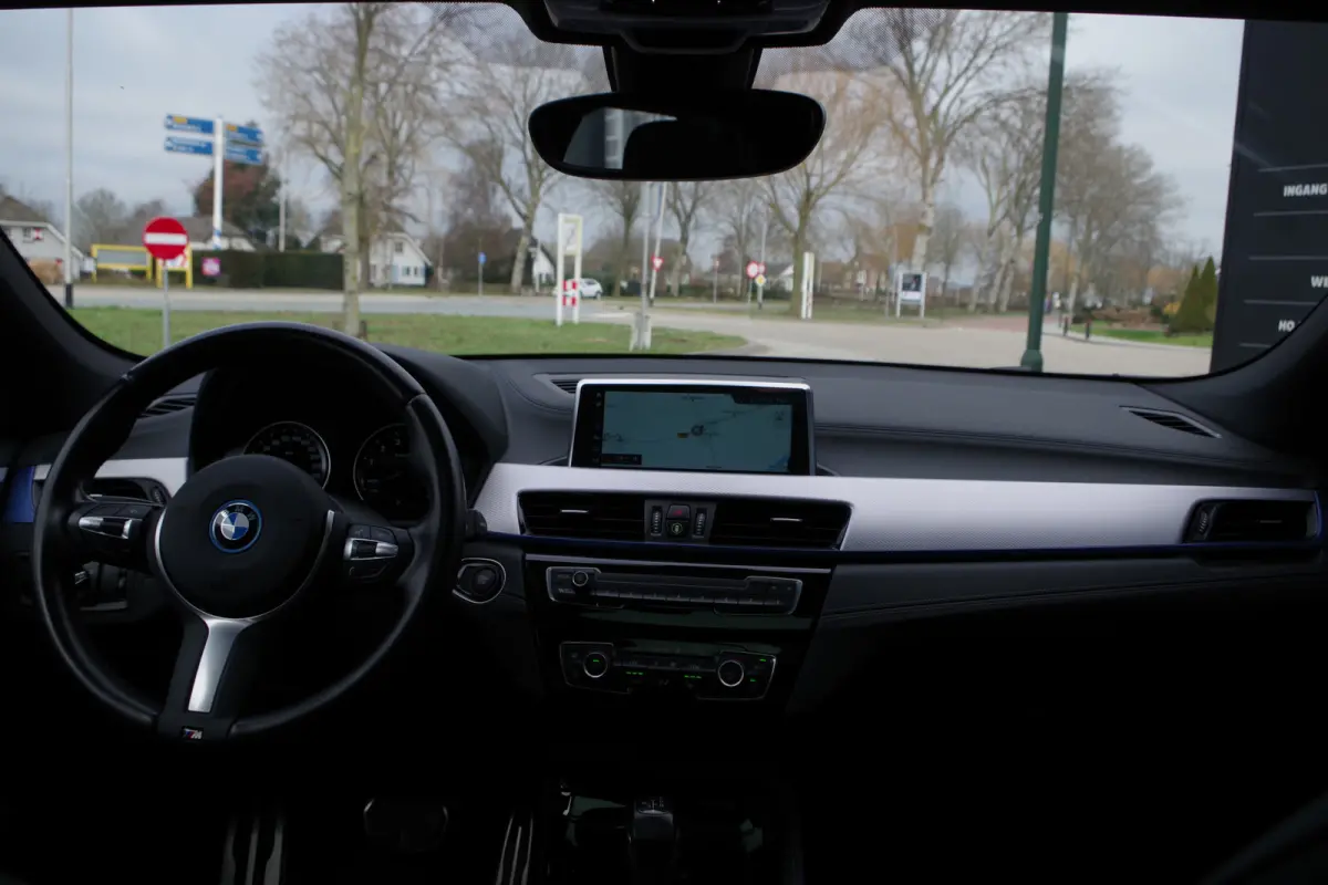 xDrive25e 220 PK High Executive M-Sport PHEV, Panoramadak, LED, Camera