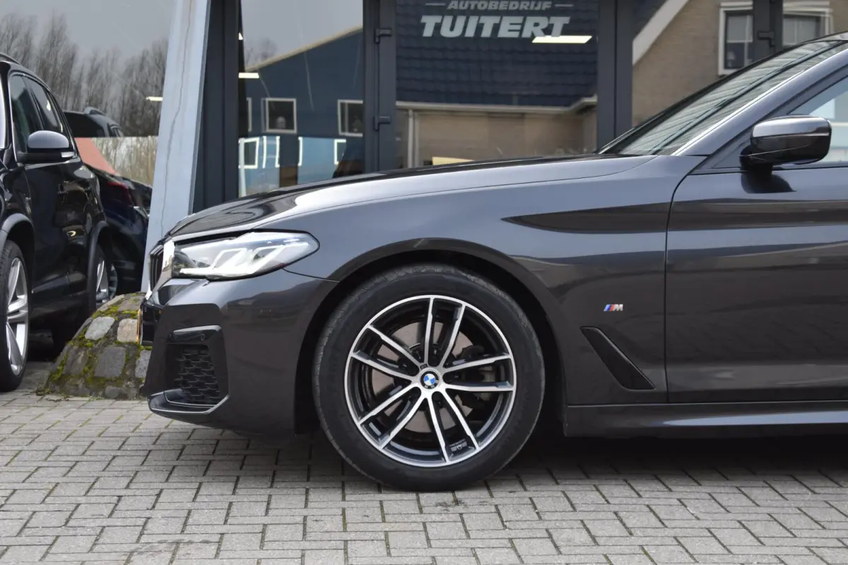 520i M-Sport | LASERLIGHT | NAP | DEALER ONDERHOUDEN | APPLE CARPLAY | ANDRIOD AUTO | SFEERVERLICHTING