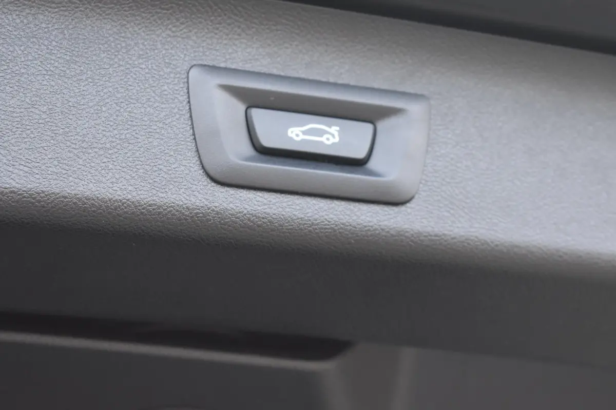 520i M-Sport | LASERLIGHT | NAP | DEALER ONDERHOUDEN | APPLE CARPLAY | ANDRIOD AUTO | SFEERVERLICHTING