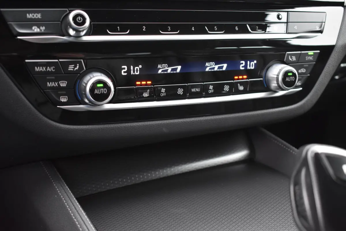 520i M-Sport | LASERLIGHT | NAP | DEALER ONDERHOUDEN | APPLE CARPLAY | ANDRIOD AUTO | SFEERVERLICHTING