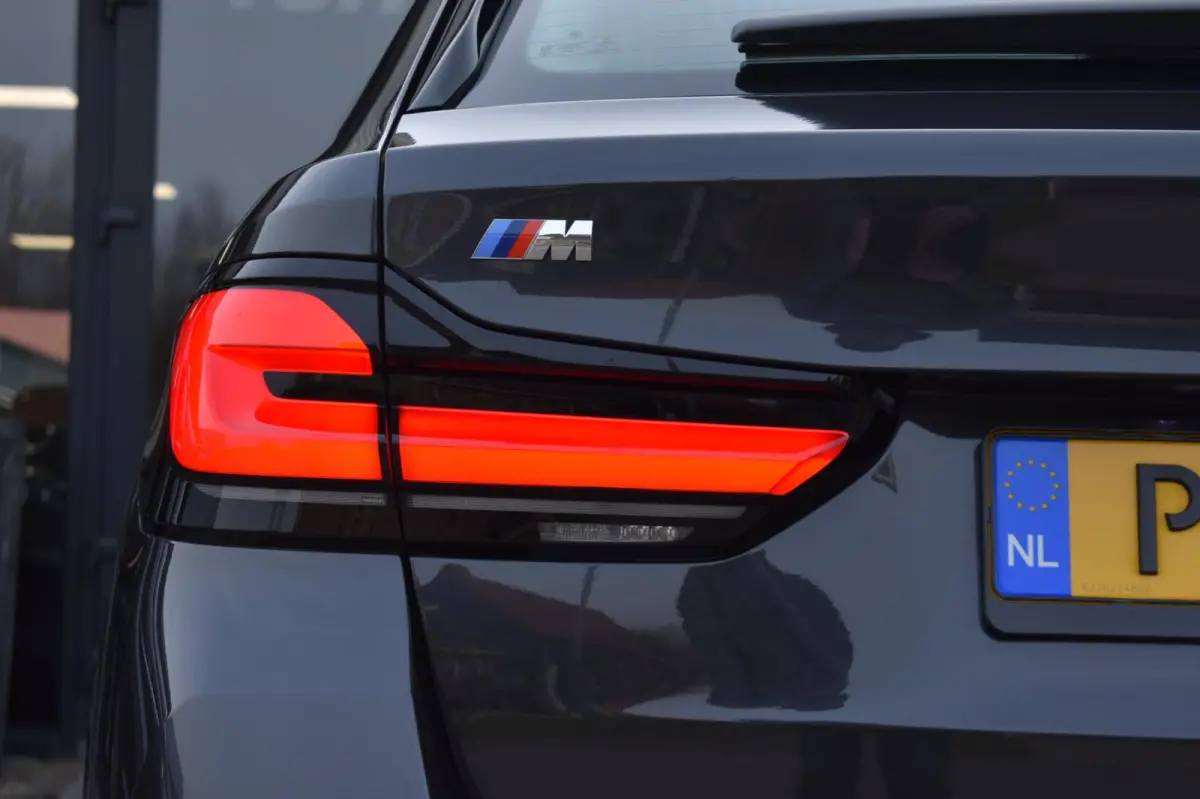 520i M-Sport | LASERLIGHT | NAP | DEALER ONDERHOUDEN | APPLE CARPLAY | ANDRIOD AUTO | SFEERVERLICHTING