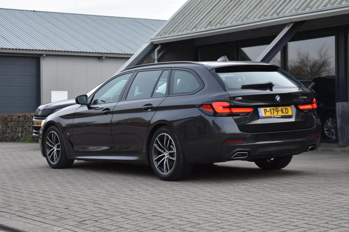 520i M-Sport | LASERLIGHT | NAP | DEALER ONDERHOUDEN | APPLE CARPLAY | ANDRIOD AUTO | SFEERVERLICHTING