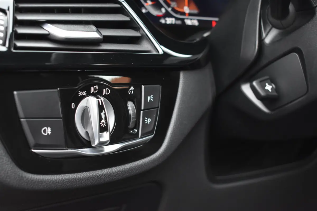 520i M-Sport | LASERLIGHT | NAP | DEALER ONDERHOUDEN | APPLE CARPLAY | ANDRIOD AUTO | SFEERVERLICHTING