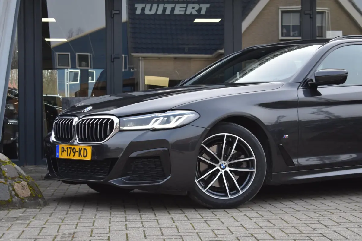 520i M-Sport | LASERLIGHT | NAP | DEALER ONDERHOUDEN | APPLE CARPLAY | ANDRIOD AUTO | SFEERVERLICHTING