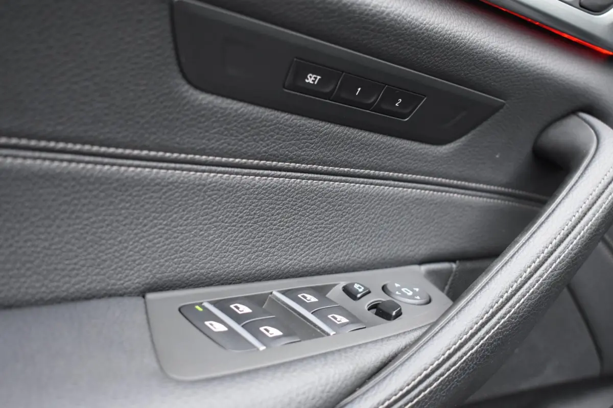 520i M-Sport | LASERLIGHT | NAP | DEALER ONDERHOUDEN | APPLE CARPLAY | ANDRIOD AUTO | SFEERVERLICHTING