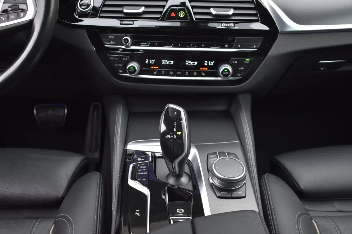 520i M-Sport | LASERLIGHT | NAP | DEALER ONDERHOUDEN | APPLE CARPLAY | ANDRIOD AUTO | SFEERVERLICHTING