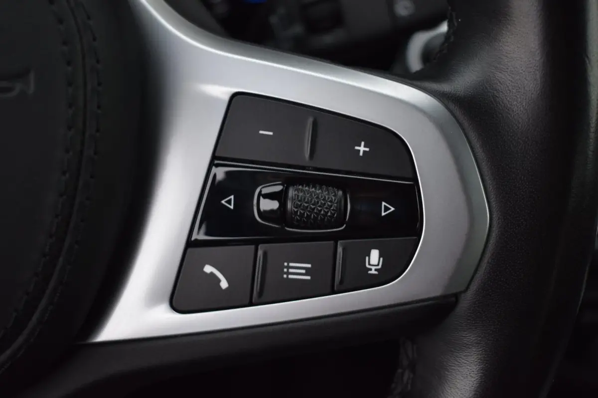 520i M-Sport | LASERLIGHT | NAP | DEALER ONDERHOUDEN | APPLE CARPLAY | ANDRIOD AUTO | SFEERVERLICHTING