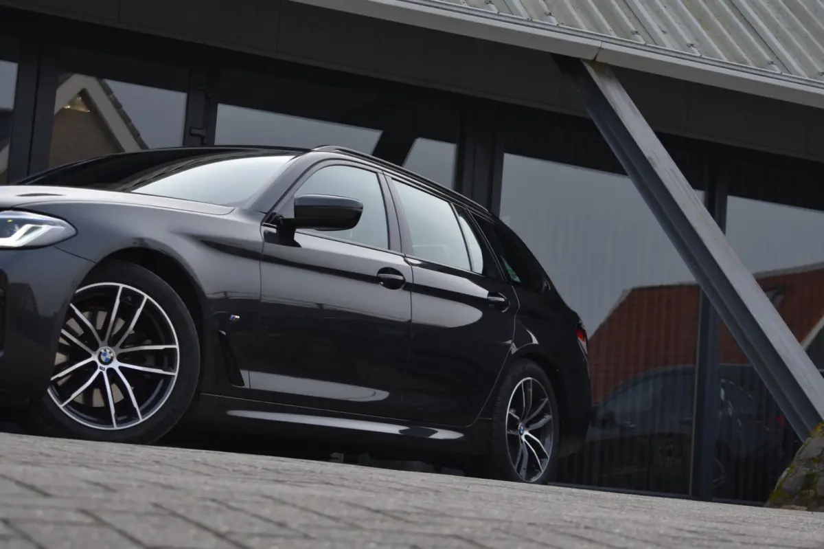 520i M-Sport | LASERLIGHT | NAP | DEALER ONDERHOUDEN | APPLE CARPLAY | ANDRIOD AUTO | SFEERVERLICHTING