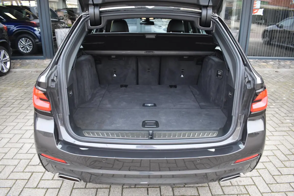 520i M-Sport | LASERLIGHT | NAP | DEALER ONDERHOUDEN | APPLE CARPLAY | ANDRIOD AUTO | SFEERVERLICHTING