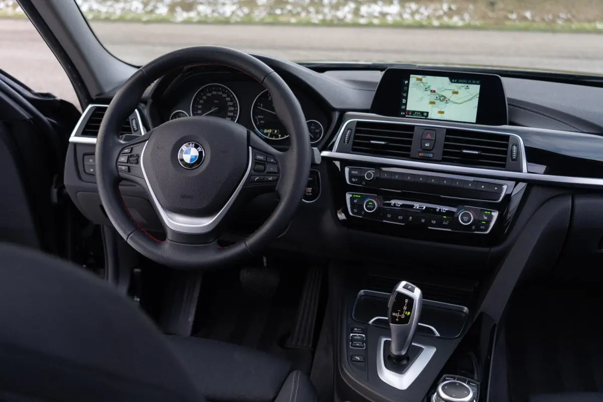 320d M Sport Edition|1ste Eig|Panoramadak|Trekhaak|LED|EURO 6|Automaat|Sportstoel|Dealer Onderhouden