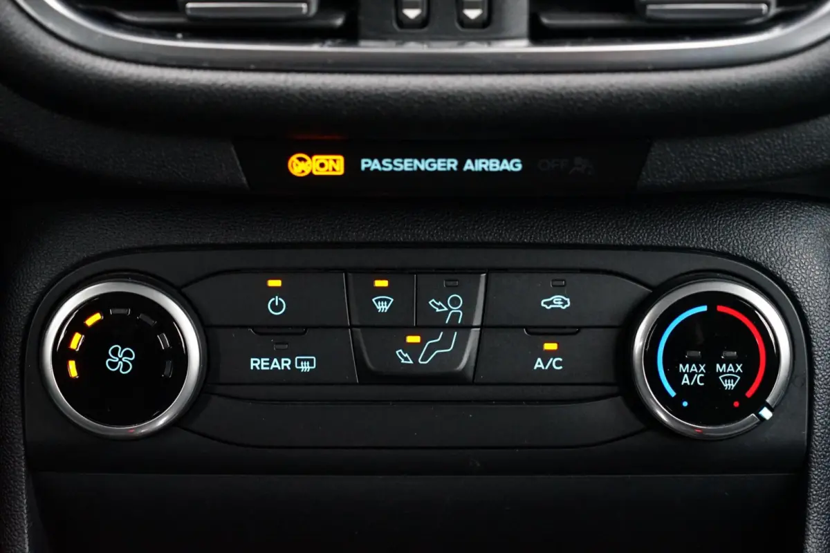 1.0 EcoBoost Connected, NL, trekh. CarPlay, cruise
