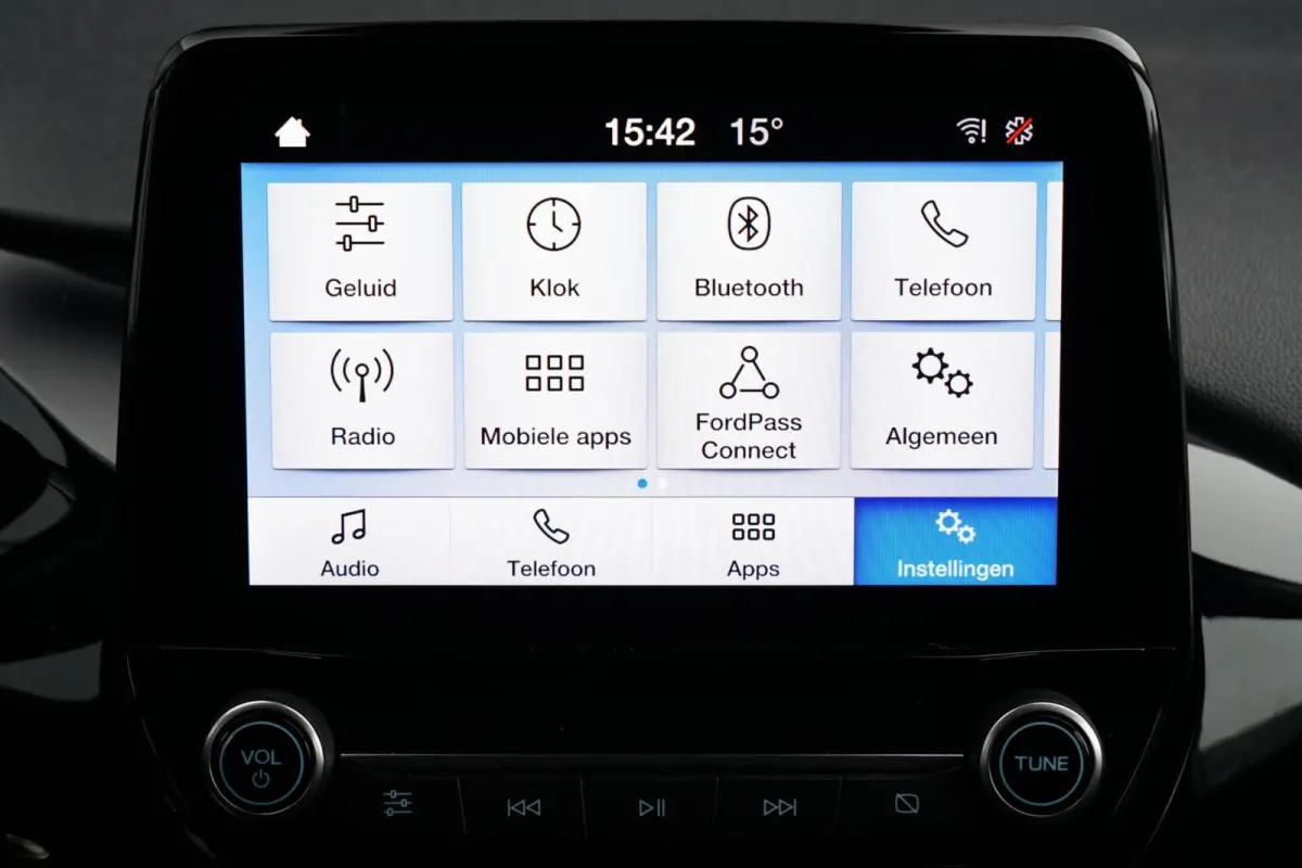 1.0 EcoBoost Connected, NL, trekh. CarPlay, cruise