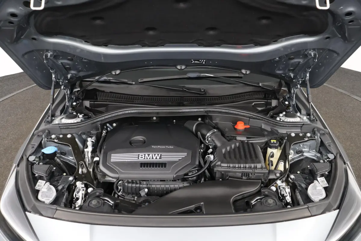 218i Business Edition | M-Sportpakket | HiFi | Adaptieve LED koplampen | M Koplampen Shadow Line |