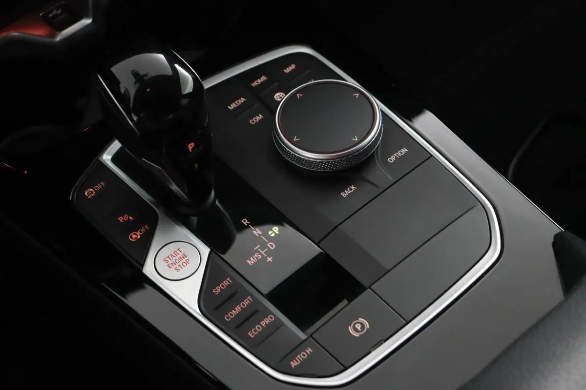218i Business Edition | M-Sportpakket | HiFi | Adaptieve LED koplampen | M Koplampen Shadow Line |