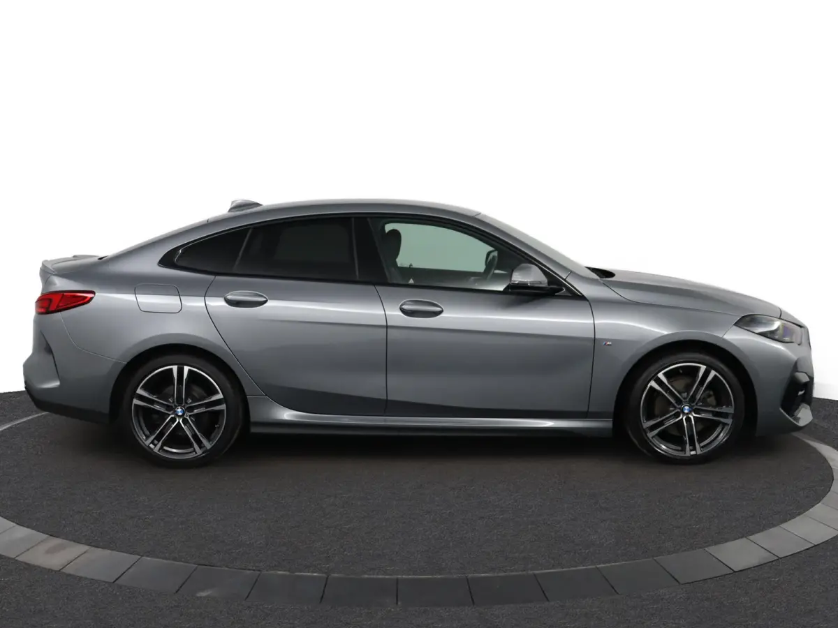 218i Business Edition | M-Sportpakket | HiFi | Adaptieve LED koplampen | M Koplampen Shadow Line |