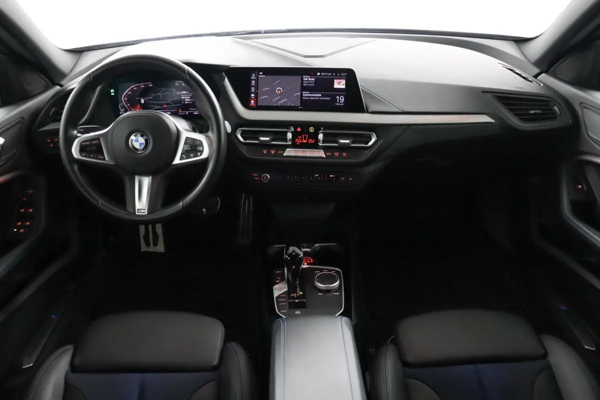 218i Business Edition | M-Sportpakket | HiFi | Adaptieve LED koplampen | M Koplampen Shadow Line |