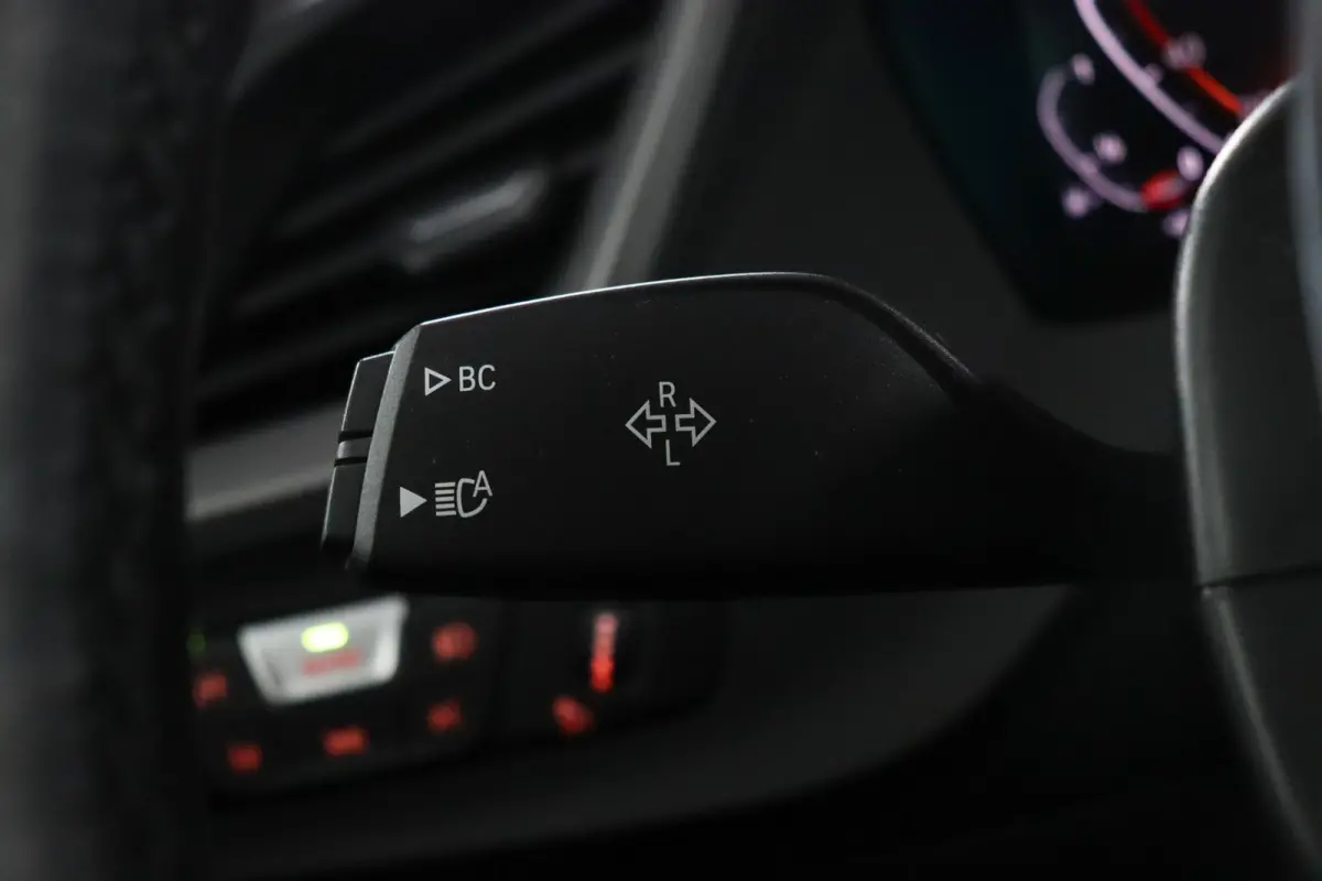 218i Business Edition | M-Sportpakket | HiFi | Adaptieve LED koplampen | M Koplampen Shadow Line |