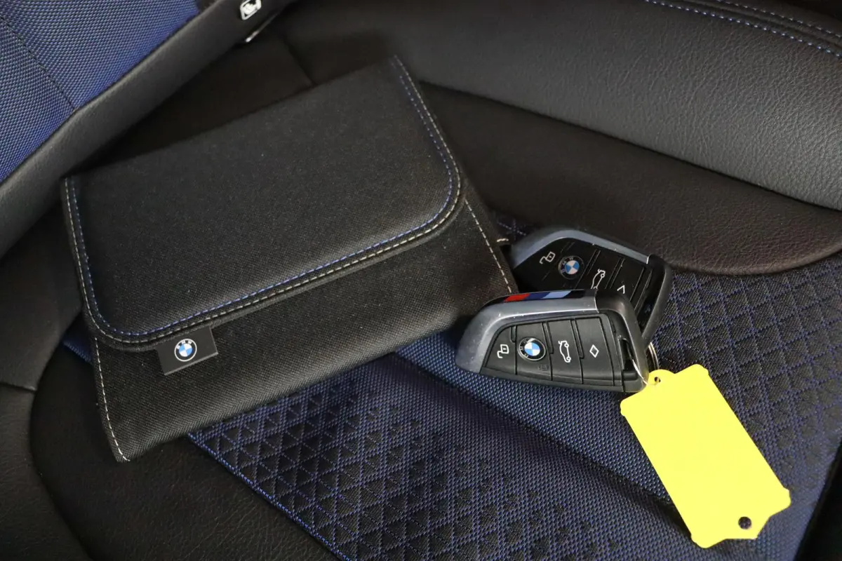 218i Business Edition | M-Sportpakket | HiFi | Adaptieve LED koplampen | M Koplampen Shadow Line |