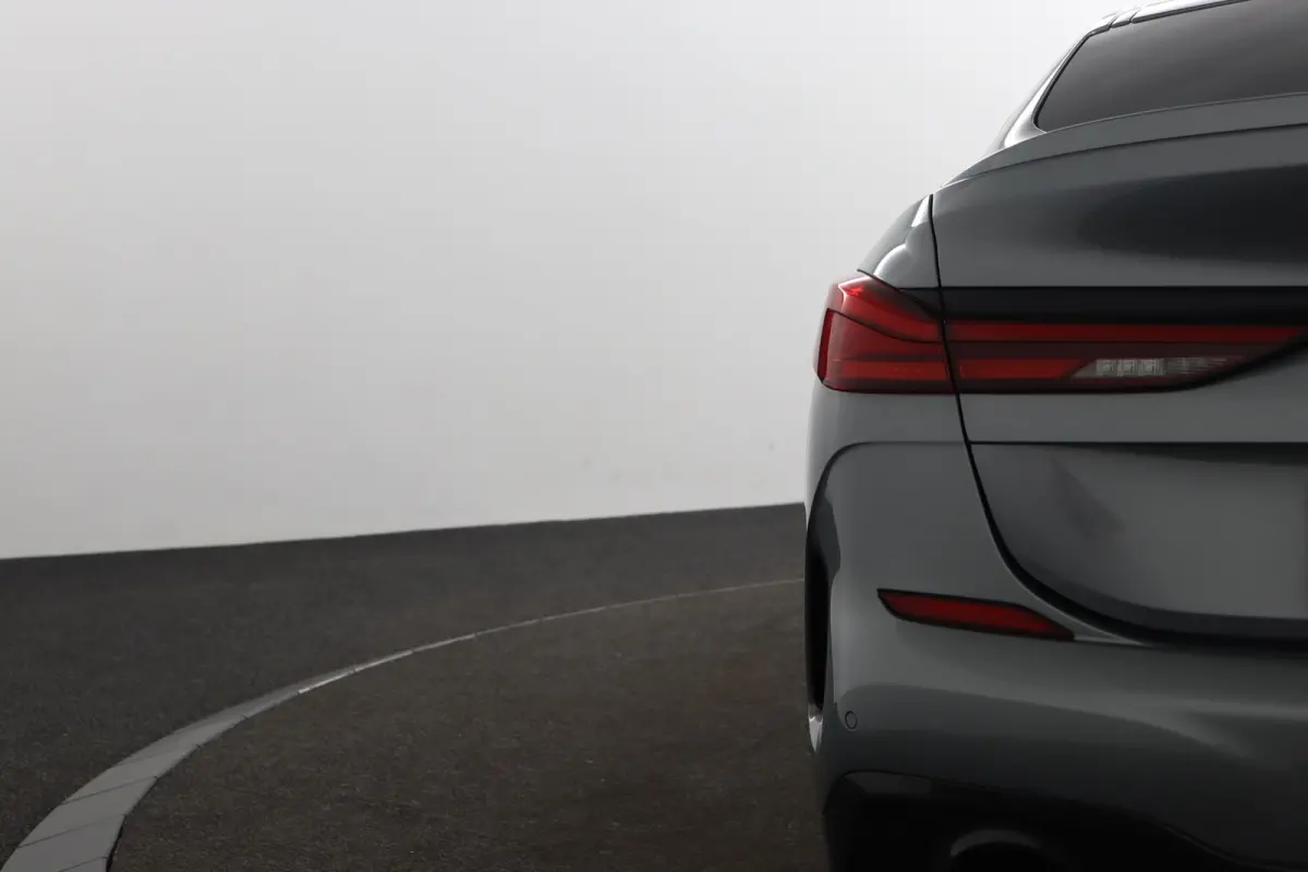 218i Business Edition | M-Sportpakket | HiFi | Adaptieve LED koplampen | M Koplampen Shadow Line |