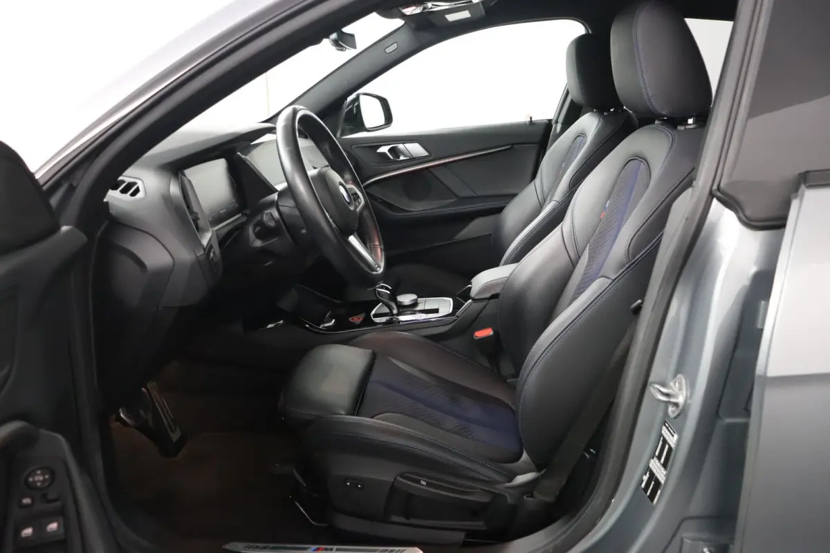 218i Business Edition | M-Sportpakket | HiFi | Adaptieve LED koplampen | M Koplampen Shadow Line |