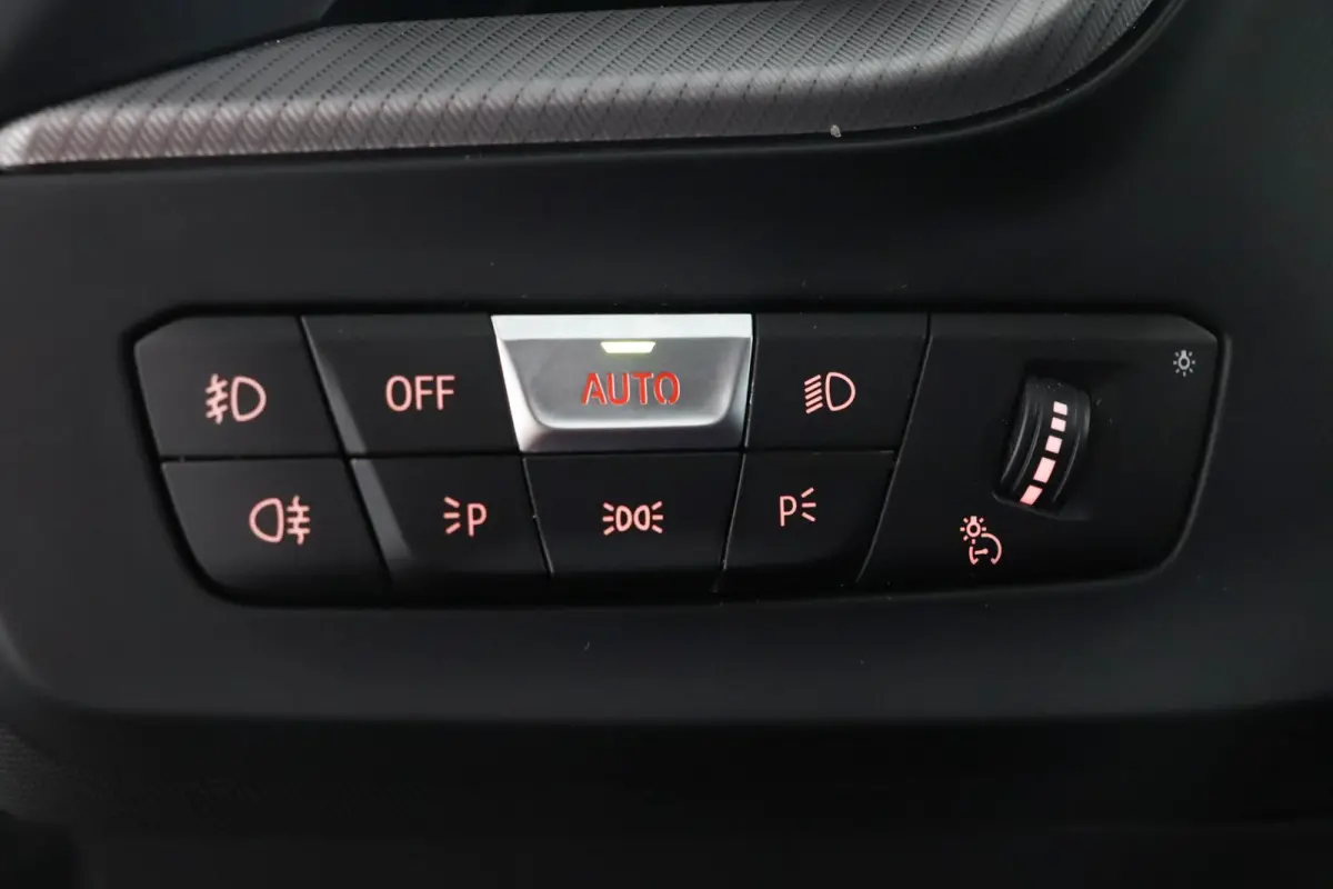 218i Business Edition | M-Sportpakket | HiFi | Adaptieve LED koplampen | M Koplampen Shadow Line |