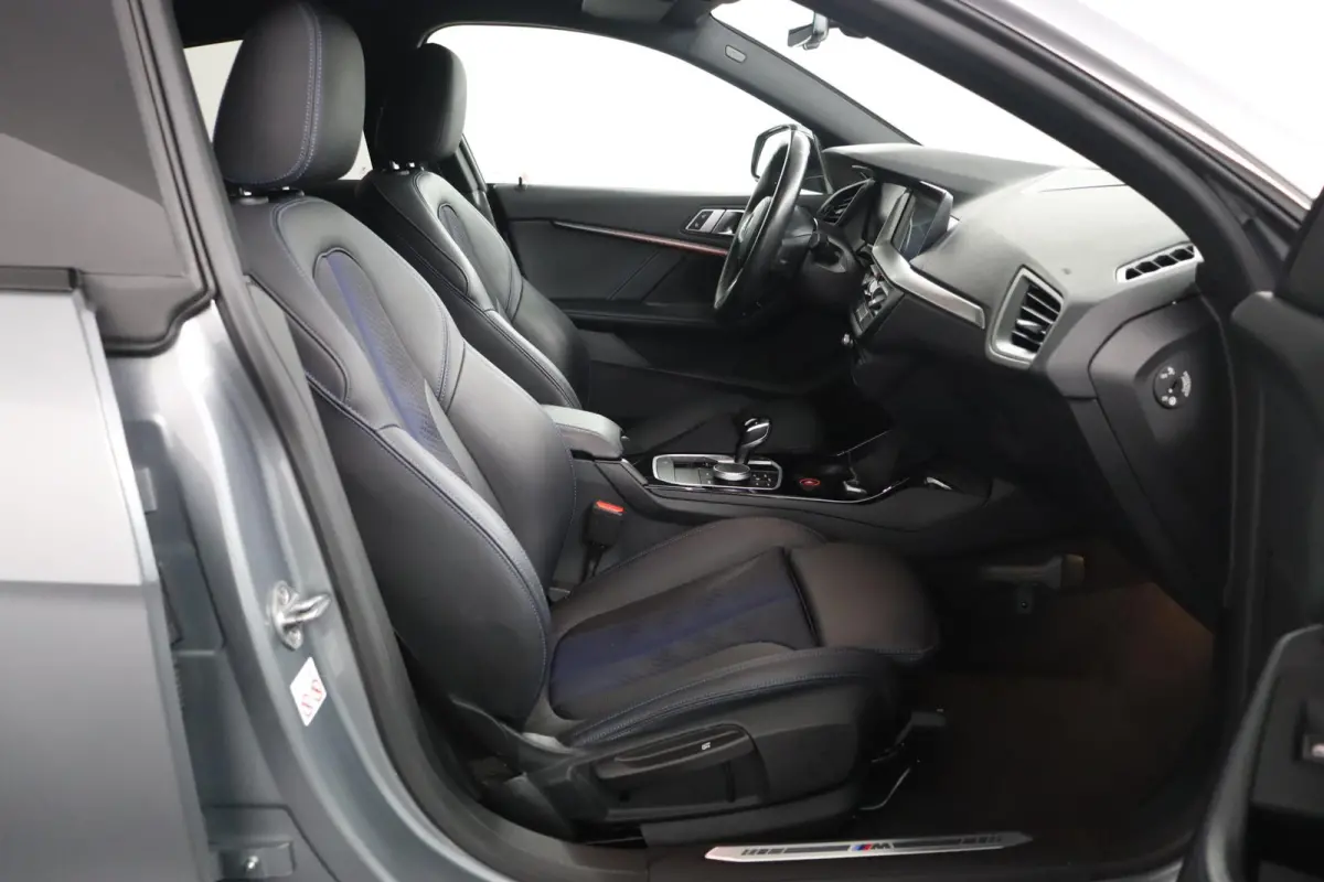 218i Business Edition | M-Sportpakket | HiFi | Adaptieve LED koplampen | M Koplampen Shadow Line |