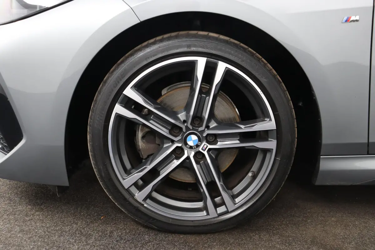 218i Business Edition | M-Sportpakket | HiFi | Adaptieve LED koplampen | M Koplampen Shadow Line |