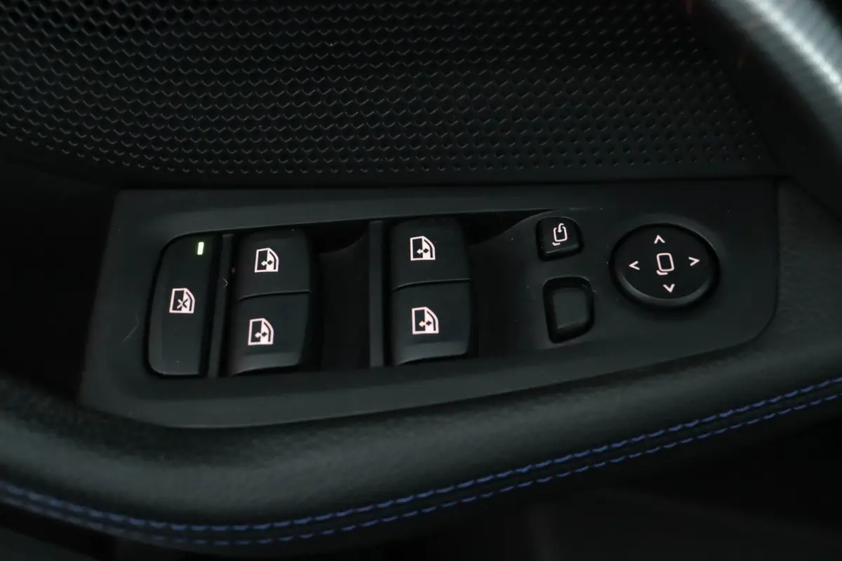 218i Business Edition | M-Sportpakket | HiFi | Adaptieve LED koplampen | M Koplampen Shadow Line |