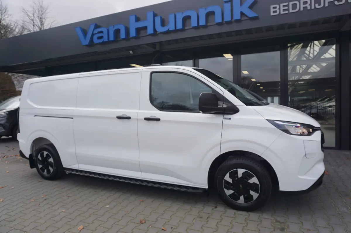 320L 2.5 PHEV Hybride 233PK JWR Edition PRIJS INCL. BPM !! 13" Navi, Adap. Cruise, Camera!! NR. HYB013
