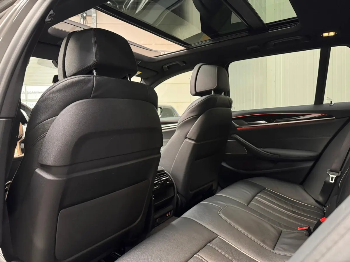 520i High Executive M-SPORT l PANO l HUD l H/K l 360 CAMERA l ORG.NL l ORG.NL l NAP l BTW