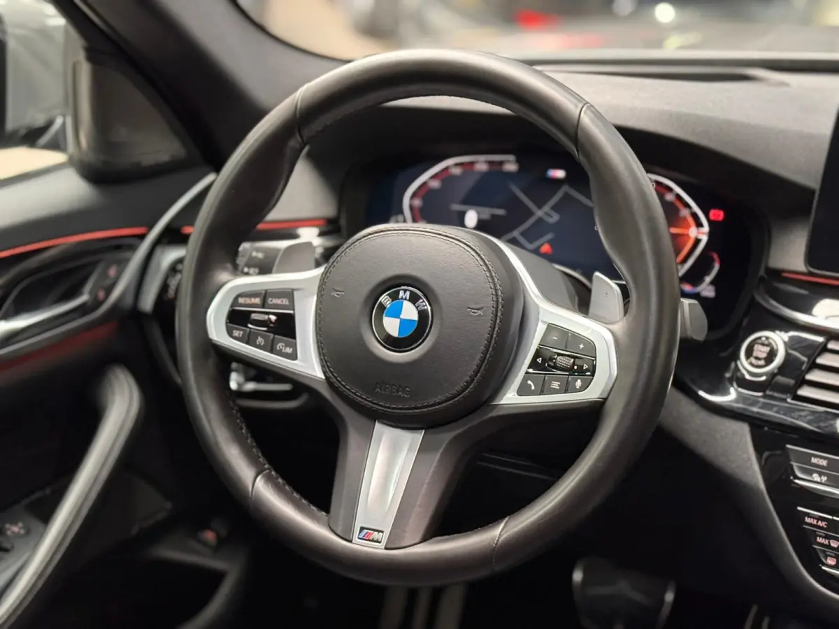 520i High Executive M-SPORT l PANO l HUD l H/K l 360 CAMERA l ORG.NL l ORG.NL l NAP l BTW
