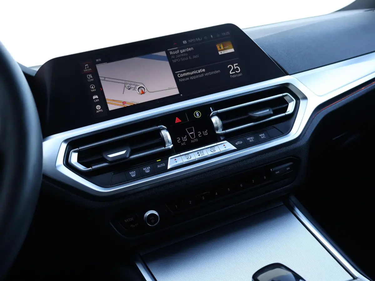 318i Executive Edition M Sport/ Live Cockpit Professional/ HiFi/ Cruise Control/ Sportstoelen/ 19 inch LM/ Getint Glas /