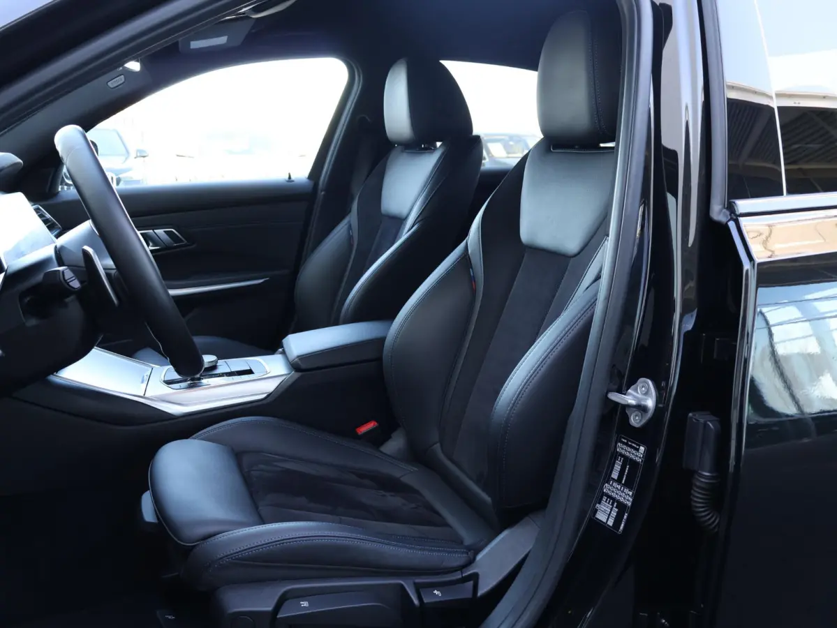 318i Executive Edition M Sport/ Live Cockpit Professional/ HiFi/ Cruise Control/ Sportstoelen/ 19 inch LM/ Getint Glas /